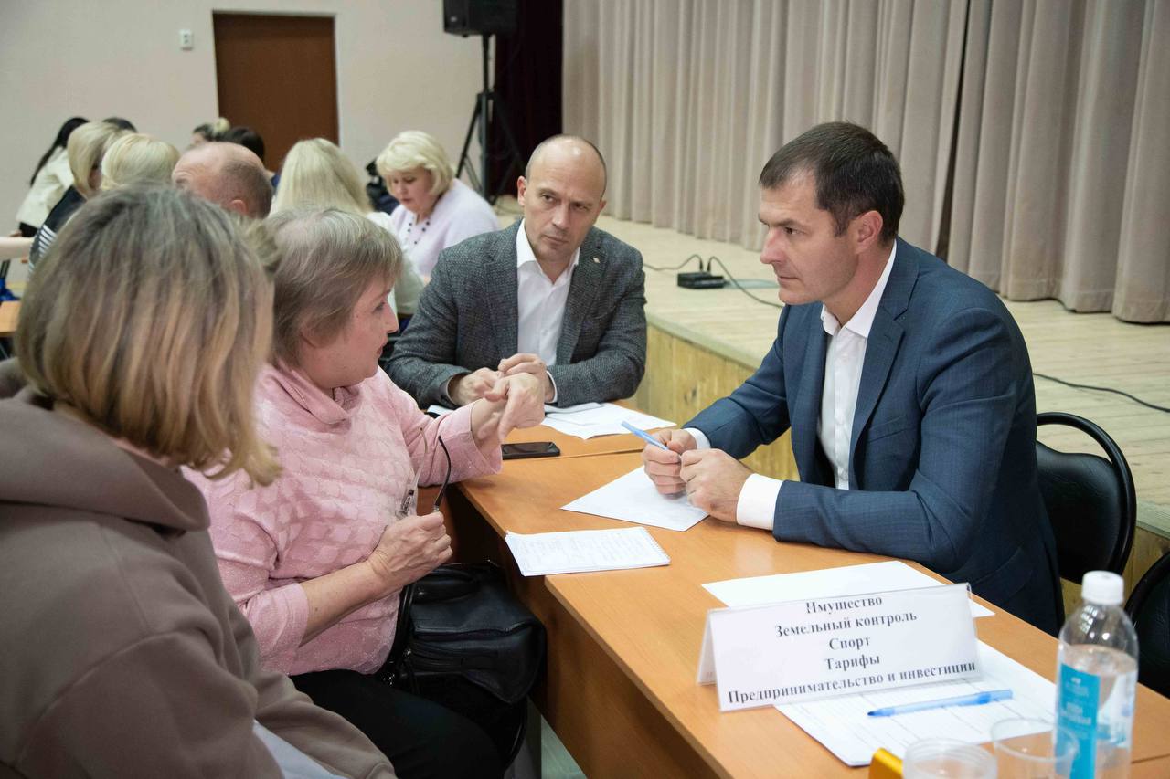 В Люберцах состоялась встреча с жителями в формате выездной администрации |  Администрация городского округа Люберцы Московской области